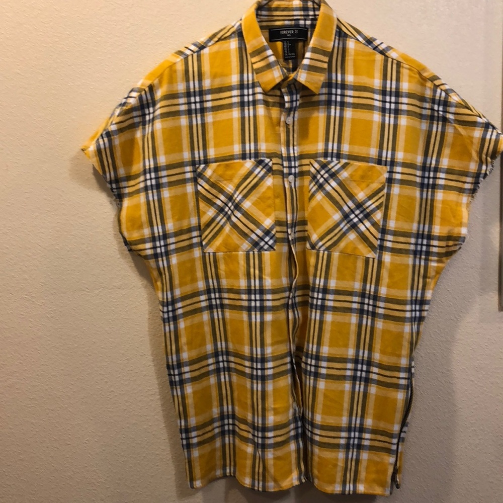 Sleeveless shirt